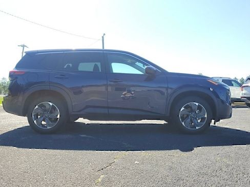 Used 2025 Nissan Rogue SV FWD image 4