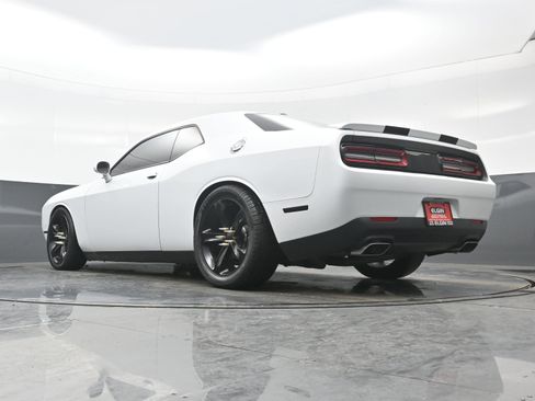 Used 2017 Dodge Challenger R/T image 23