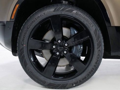 New 2026 Land Rover Defender 130 X-Dynamic SE image 9