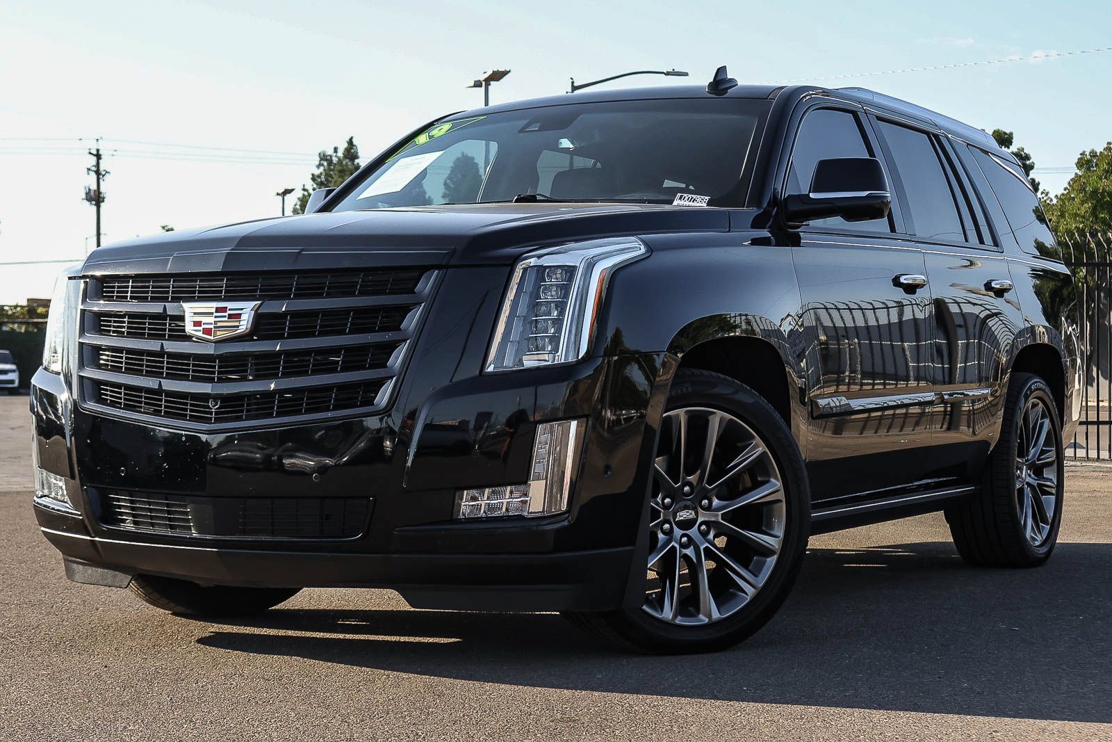 Used 2019 Cadillac Escalade Premium Luxury w/ Escalade Sport Edition AWD/4WD image 1