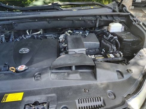 Used 2017 Toyota Highlander XLE AWD/4WD image 27