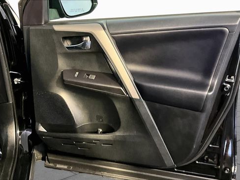 Used 2018 Toyota RAV4 XLE AWD/4WD image 23