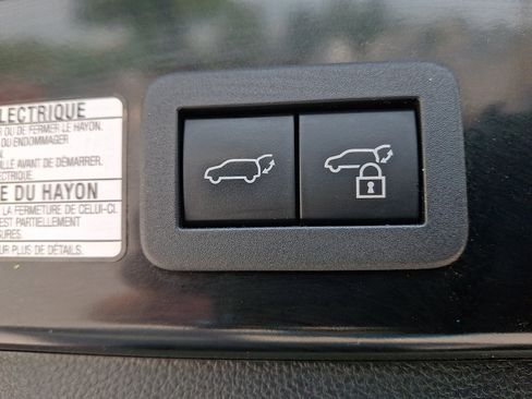 Used 2022 Toyota Corolla Cross XLE w/ Convenience Package AWD/4WD image 31