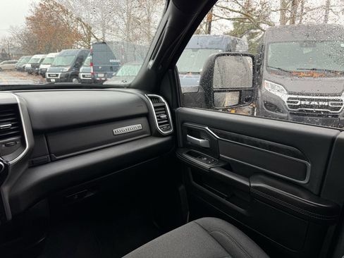 Used 2024 RAM 2500 Big Horn w/ Sport Appearance Package image 25