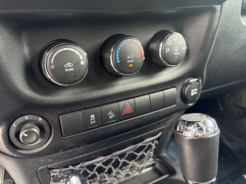 Used 2015 Jeep Wrangler Unlimited Sport w/ Quick Order Package 24S AWD/4WD image 23