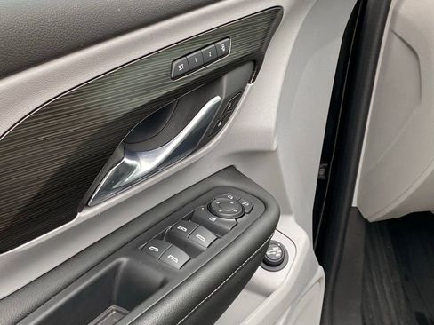 Used 2024 GMC Terrain SLT FWD image 11