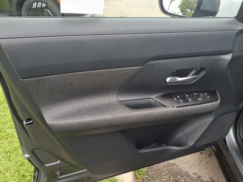 Certified 2025 Nissan Kicks SV FWD image 19