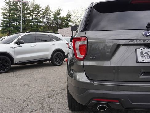 Used 2018 Ford Explorer XLT w/ Equipment Group 202A AWD/4WD image 18