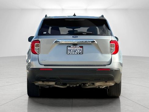 Used 2023 Ford Explorer XLT image 4