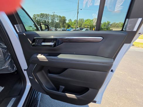 New 2026 Chevrolet Suburban Premier AWD/4WD image 20