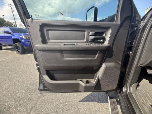 Used 2018 RAM 3500 Tradesman w/ Chrome Appearance Group AWD/4WD image 16