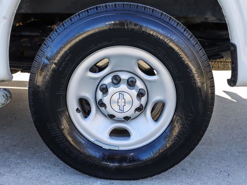 Used 2020 Chevrolet Express 2500 w/ Driver Convenience Package image 18