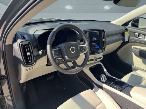 Certified 2026 Volvo XC40 B5 Plus w/ Protection Package Premier image 4