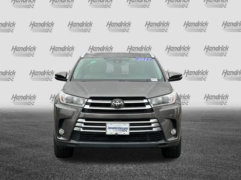 Used 2017 Toyota Highlander Limited image 10