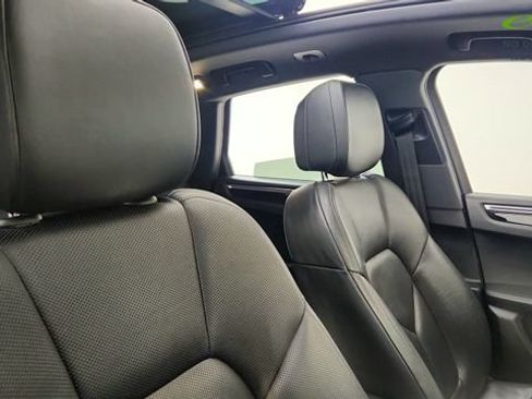 Used 2018 Porsche Macan AWD/4WD image 21