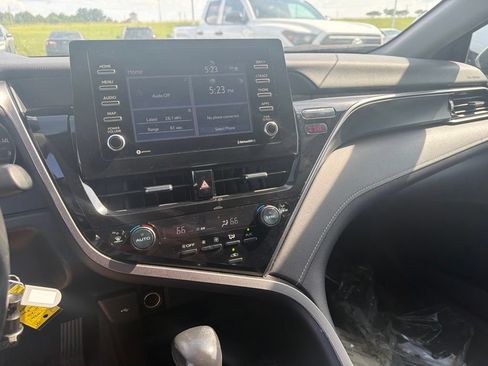 Used 2023 Toyota Camry SE FWD image 5