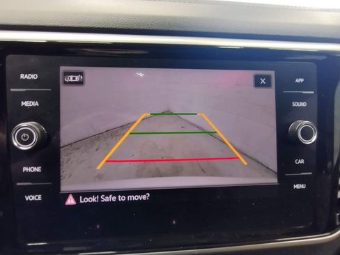 Certified 2022 Volkswagen Atlas Cross Sport SE w/ Panoramic Sunroof Package FWD image 10