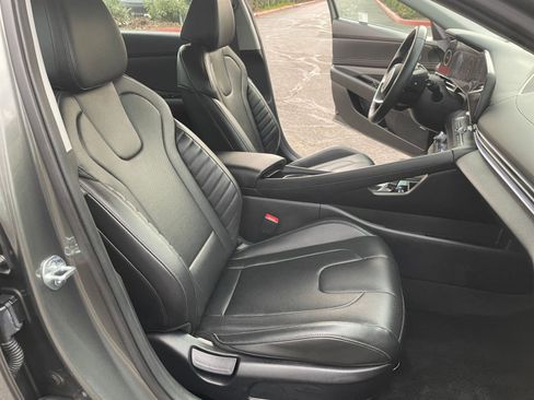 Used 2025 Hyundai Elantra Limited image 35