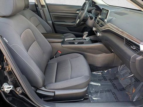 Used 2025 Nissan Altima 2.5 SV FWD image 19