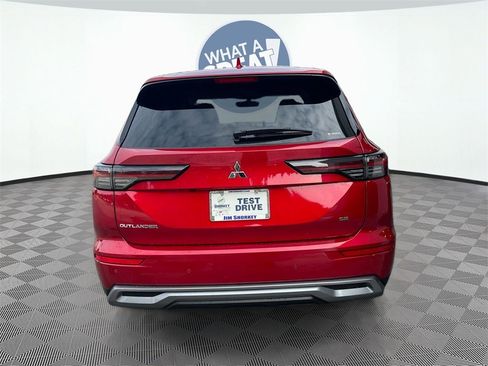 New 2025 Mitsubishi Outlander SE image 6