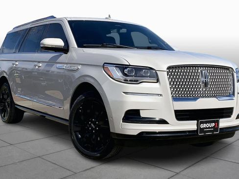 Certified 2022 Lincoln Navigator L Reserve image 3