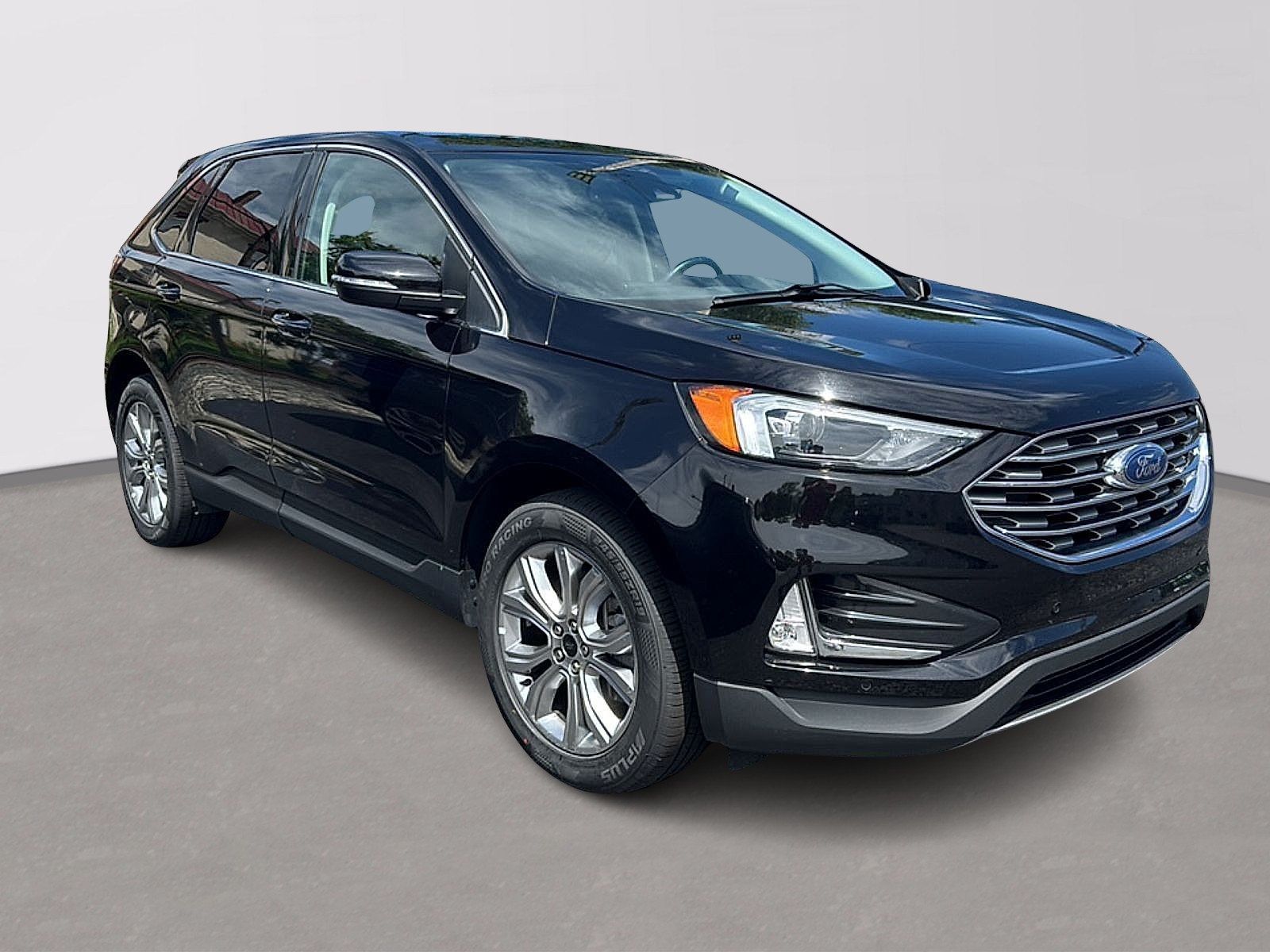 Used 2024 Ford Edge Titanium AWD/4WD image 2