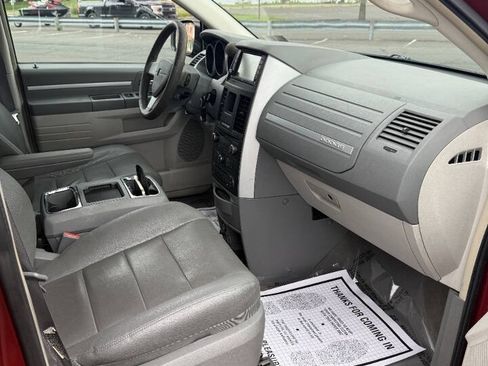 Used 2008 Dodge Grand Caravan SXT w/ Entertainment Group 2 FWD image 14