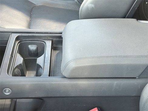 Used 2023 Land Rover Defender 110 SE image 6