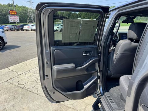 Used 2023 Nissan Frontier SV w/ Midnight Edition Package AWD/4WD image 7