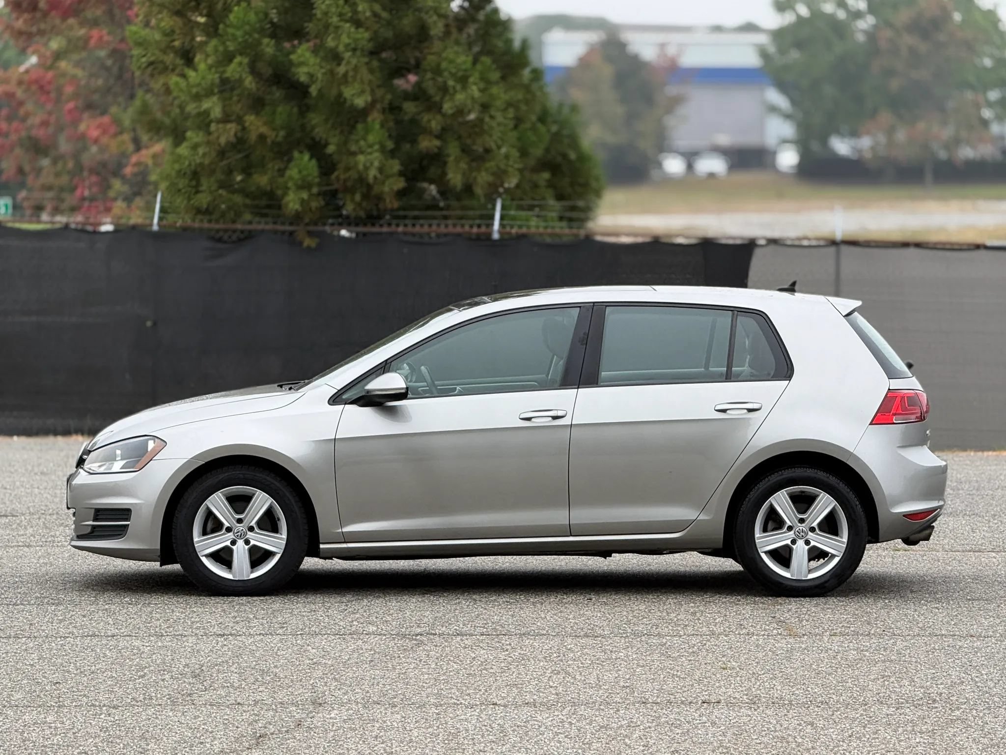 Used 2017 Volkswagen Golf Wolfsburg Edition FWD image 8