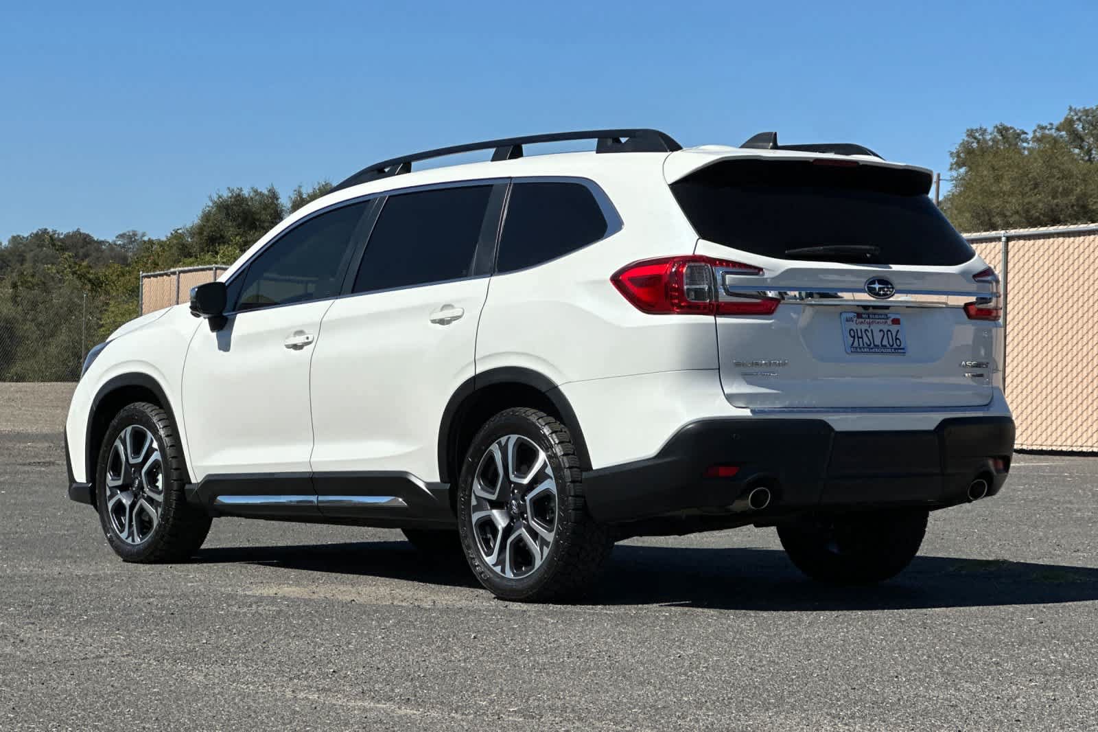 Used 2023 Subaru Ascent Limited w/ Technology Package AWD/4WD image 5