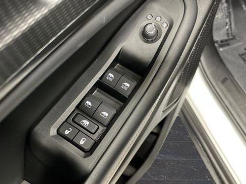 Used 2025 Jeep Grand Cherokee Altitude AWD/4WD image 21