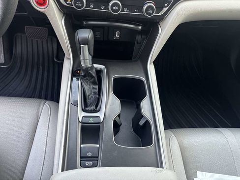 Used 2018 Honda Accord EX image 25