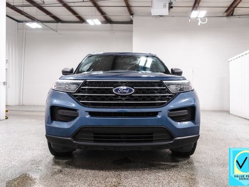 Used 2020 Ford Explorer XLT image 2