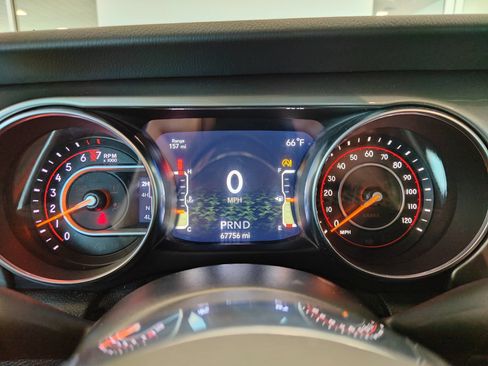 Used 2020 Jeep Wrangler Unlimited Sahara w/ Uconnect 4C Nav & Sound Group AWD/4WD image 18