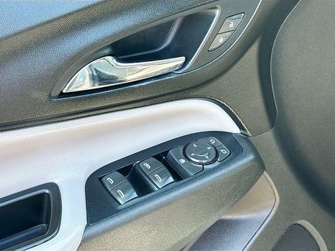 Used 2018 Chevrolet Equinox LS AWD/4WD image 17