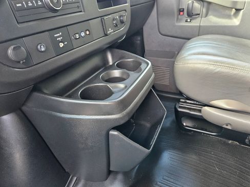 Used 2017 Chevrolet Express 3500 LS image 10