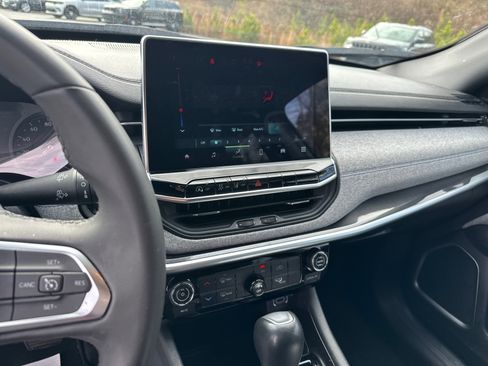 Used 2024 Jeep Compass Latitude image 27