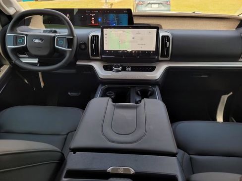 New 2025 Ford Expedition Active image 6