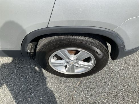 Used 2019 Chevrolet Trax LT w/ LT Convenience Package FWD image 10