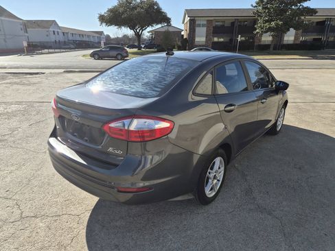 Used 2018 Ford Fiesta SE image 5