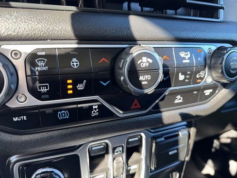 Used 2024 Jeep Wrangler Unlimited w/ Convenience Group image 19