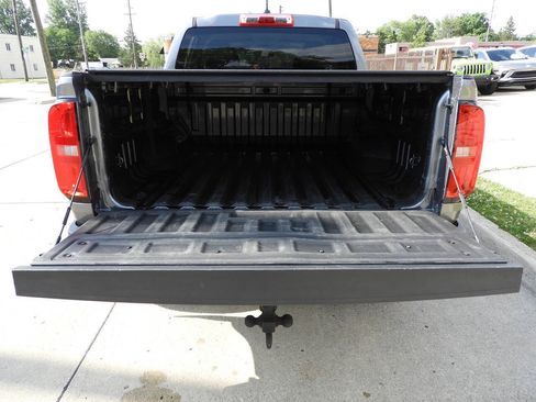Used 2022 Chevrolet Colorado W/T w/ WT Convenience Package AWD/4WD image 28