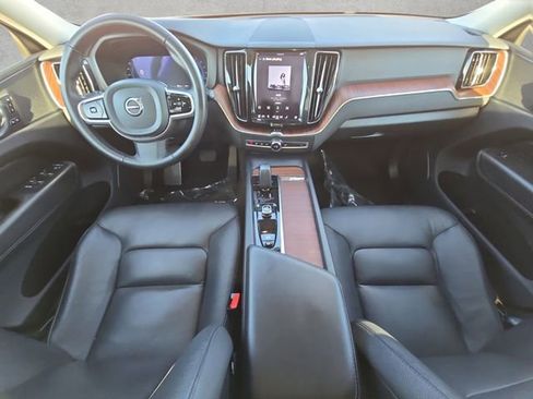 Used 2023 Volvo XC60 B5 Plus image 20