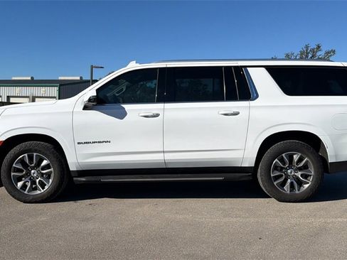 Used 2021 Chevrolet Suburban LT w/ LT Signature Package image 2