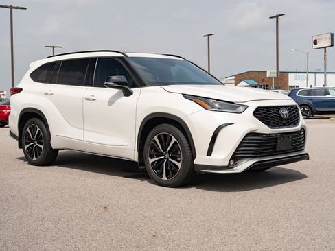 Used 2021 Toyota Highlander XSE FWD image 8