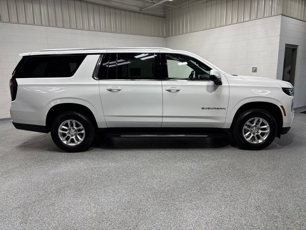 Used 2026 Chevrolet Suburban LT w/ Comfort Package AWD/4WD image 8