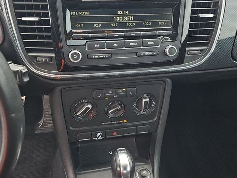 Used 2013 Volkswagen Beetle 2.0T image 11