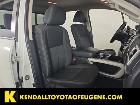 Used 2018 Nissan Titan SV w/ SV Convenience Package AWD/4WD image 24