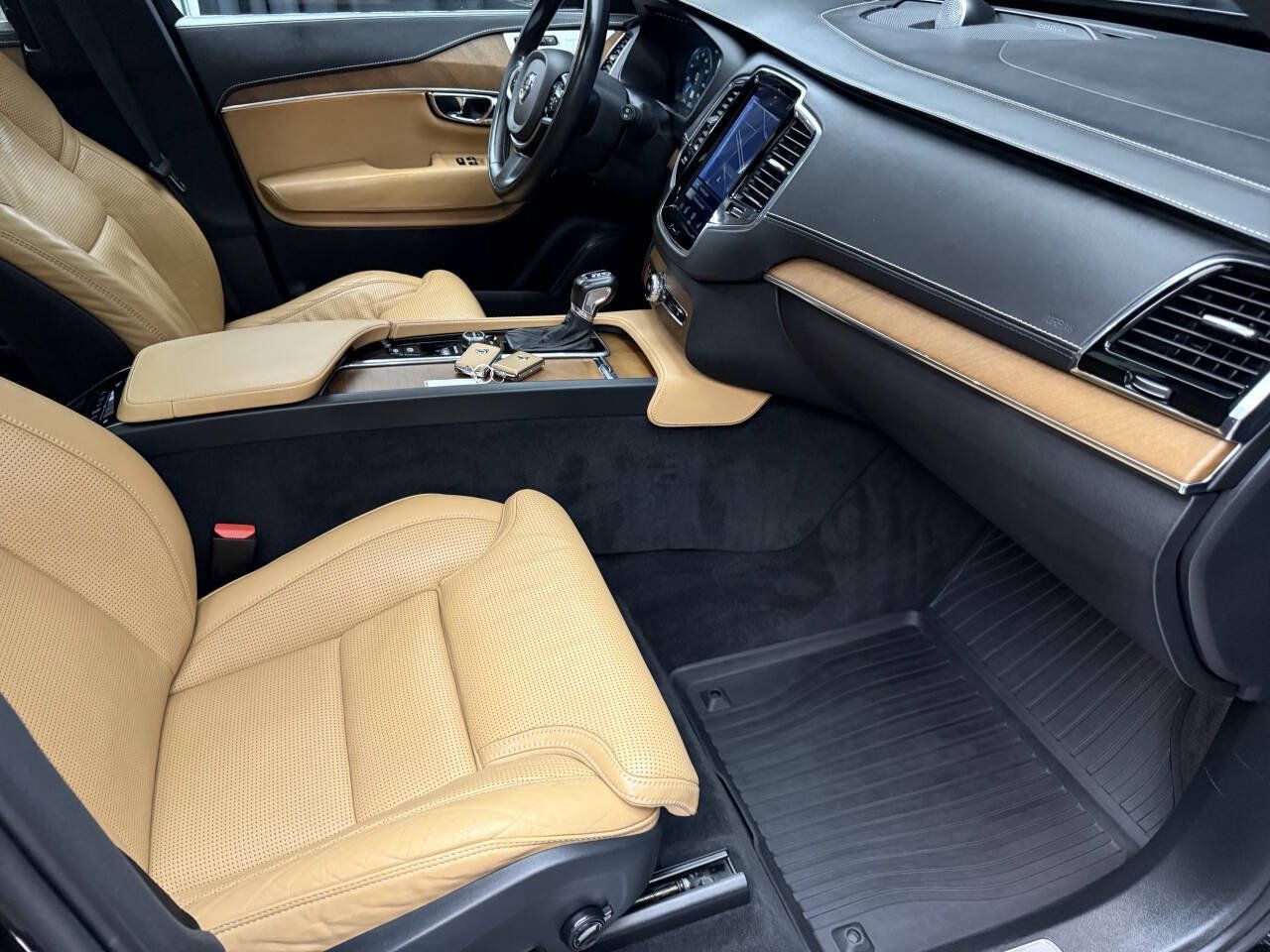 Used 2016 Volvo XC90 T6 AWD/4WD image 31